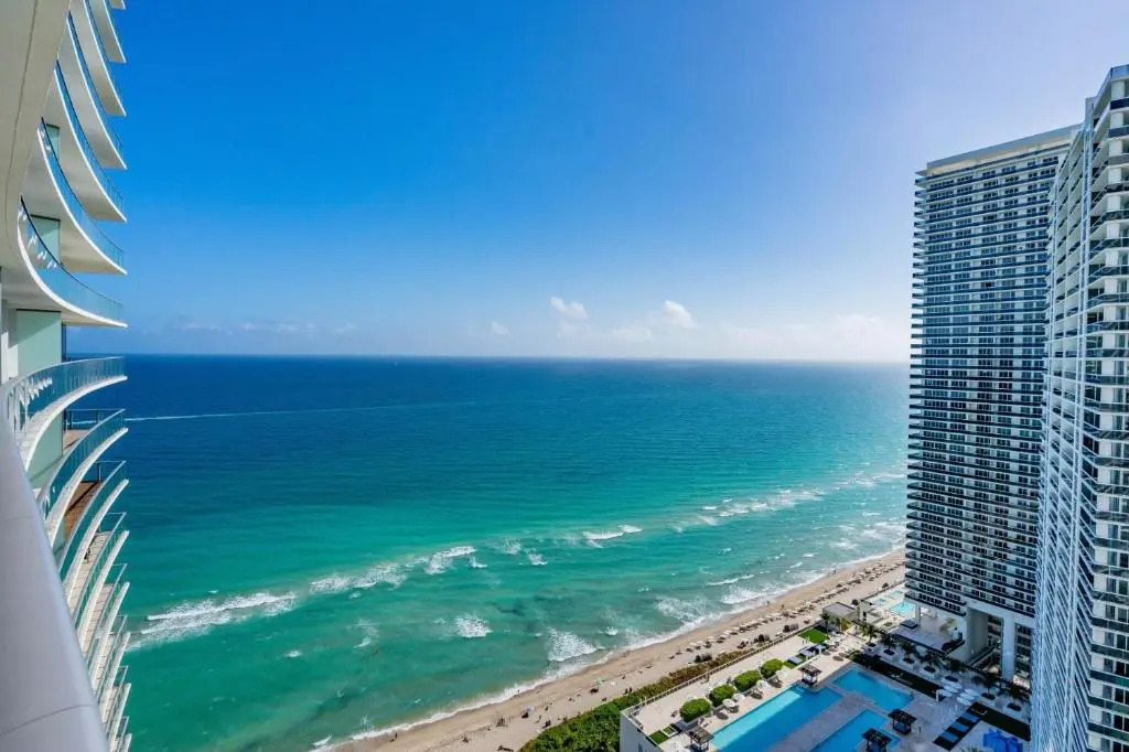 Ocean front 2 bedroom Hollywood Beach Resort 29th floor