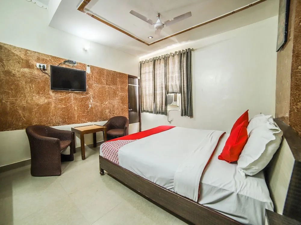 OYO 14816 Hotel Omni