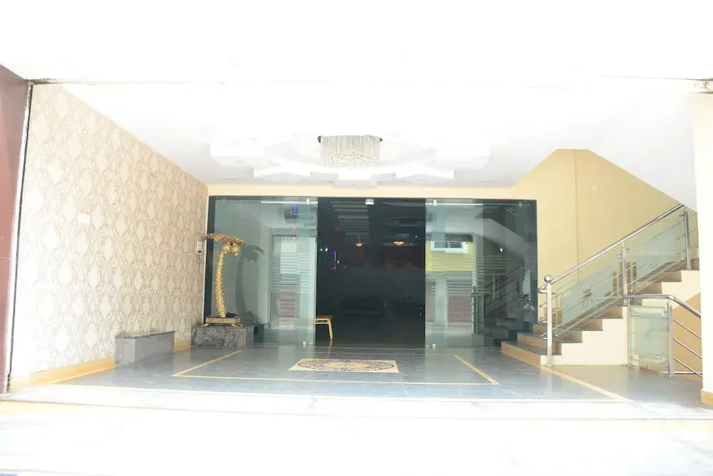 Super Hotel O Rani Durgawati Crossway Formerly Orient Palace
