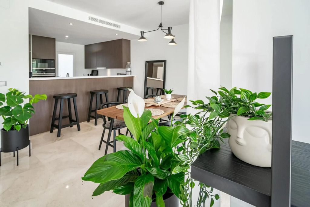 GG- Modern townhouse, families & couples only