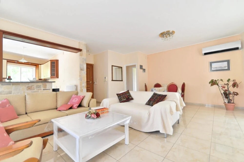 Family Apartment at Glyfada Close to the Beach