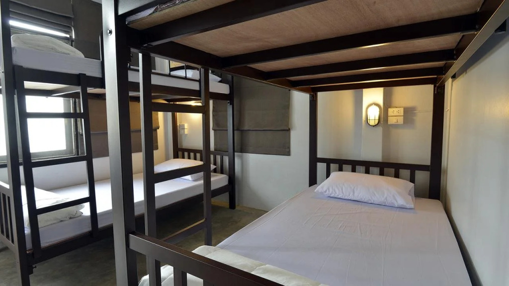Some Rest Hostel Khao San
