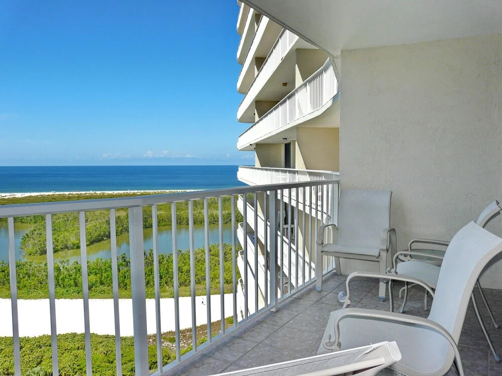 Beachfront Condo With Pool and Balcony Facing Beach