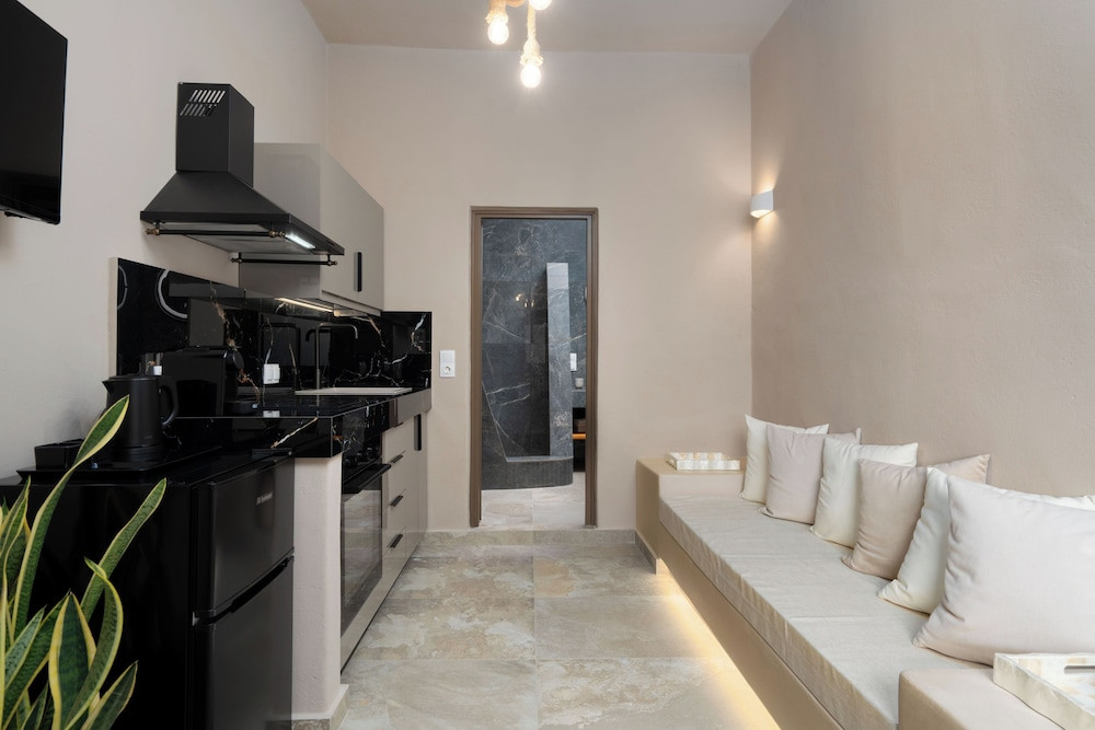 Litheos Santorini Luxury Cave Suites