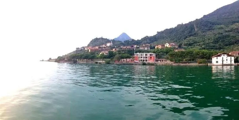A Lago