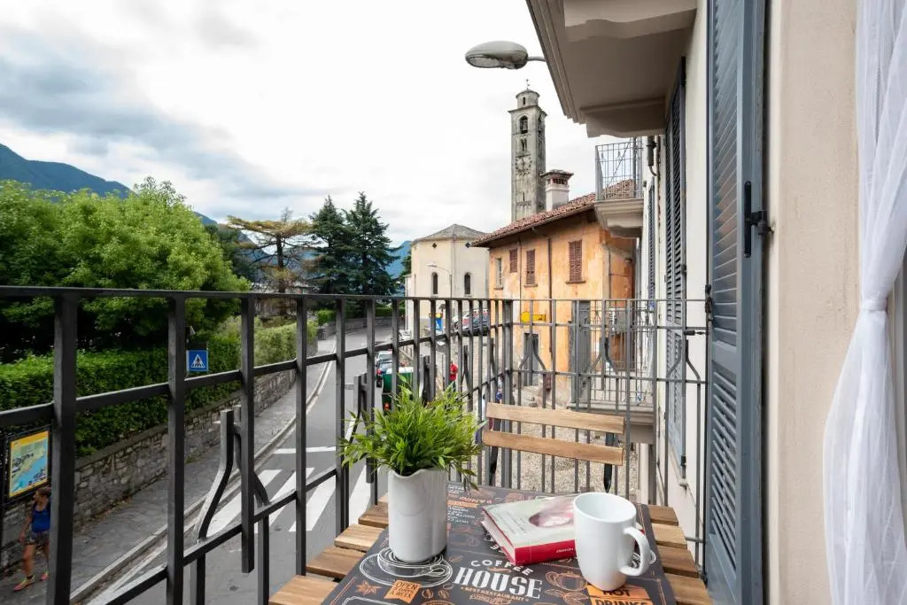 Guesthost - Ossuccio Apt with Ac, Balcony & Parking! (Adults Only)