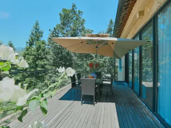 Two Mountains Villa & Courtyard