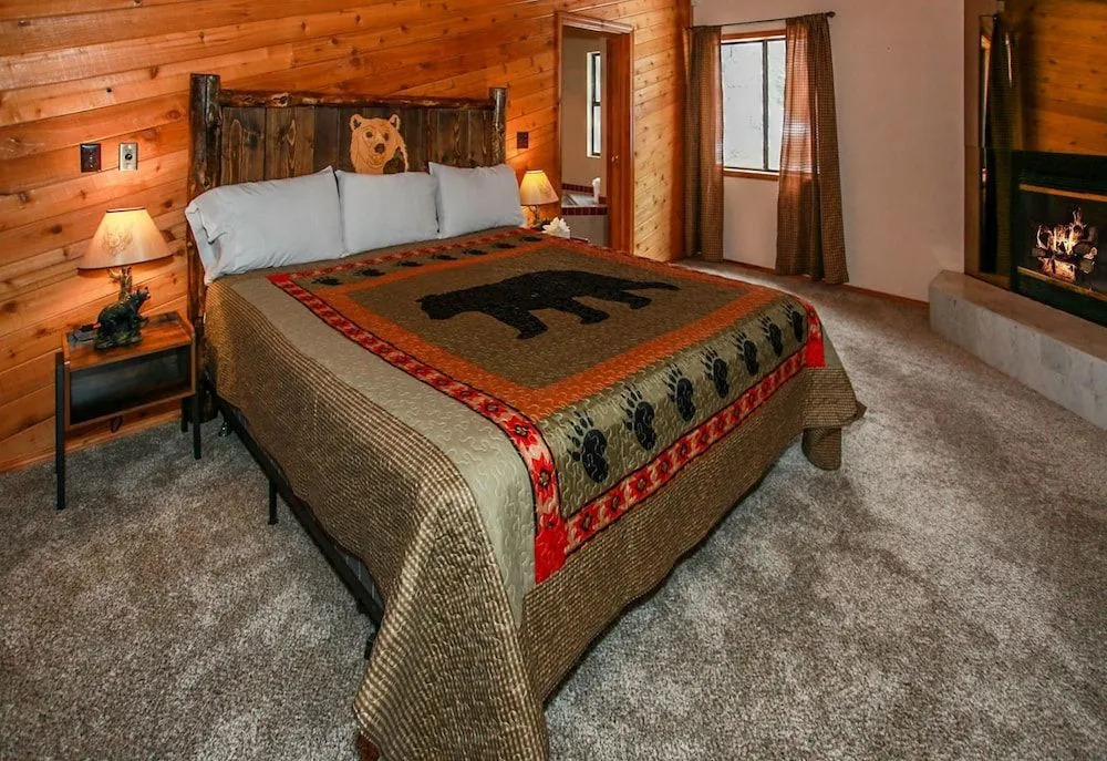 Grizzly Manor