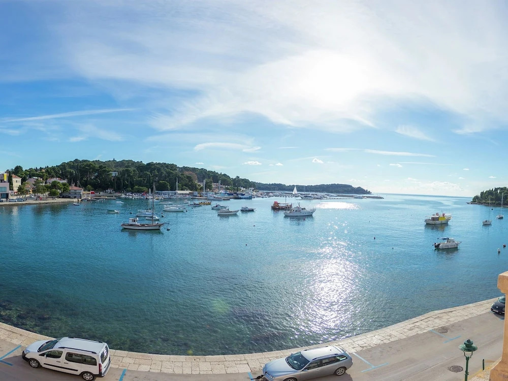 Standard Apartment Located on the Promenade in Rovinj With a sea View