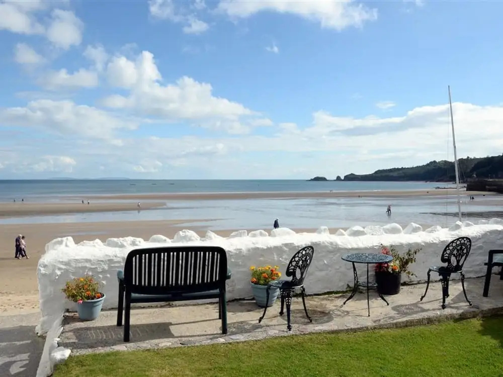 Lovely Apartment Right on the sea in Saundersfoot, With Beautiful Window bay