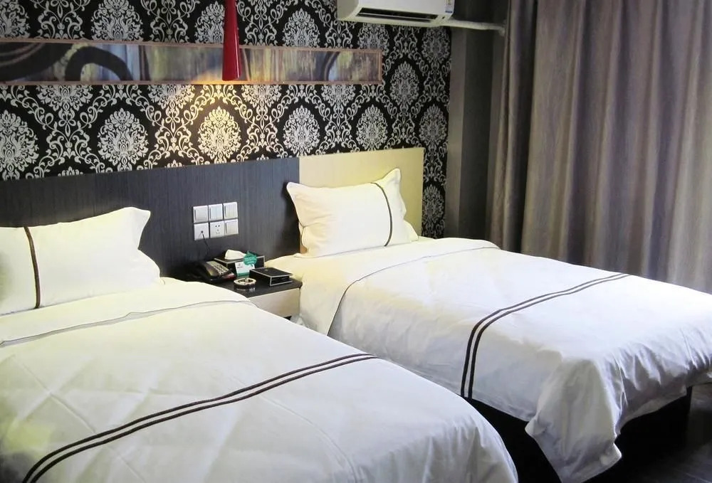 Jixiang Holiday Hotel (Nanning No. 33 Middle School Metro Station)(锦文大酒店(三十三中地铁站店))