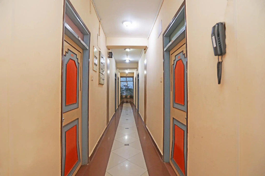 Capital O 6077 Hotel Ashraya