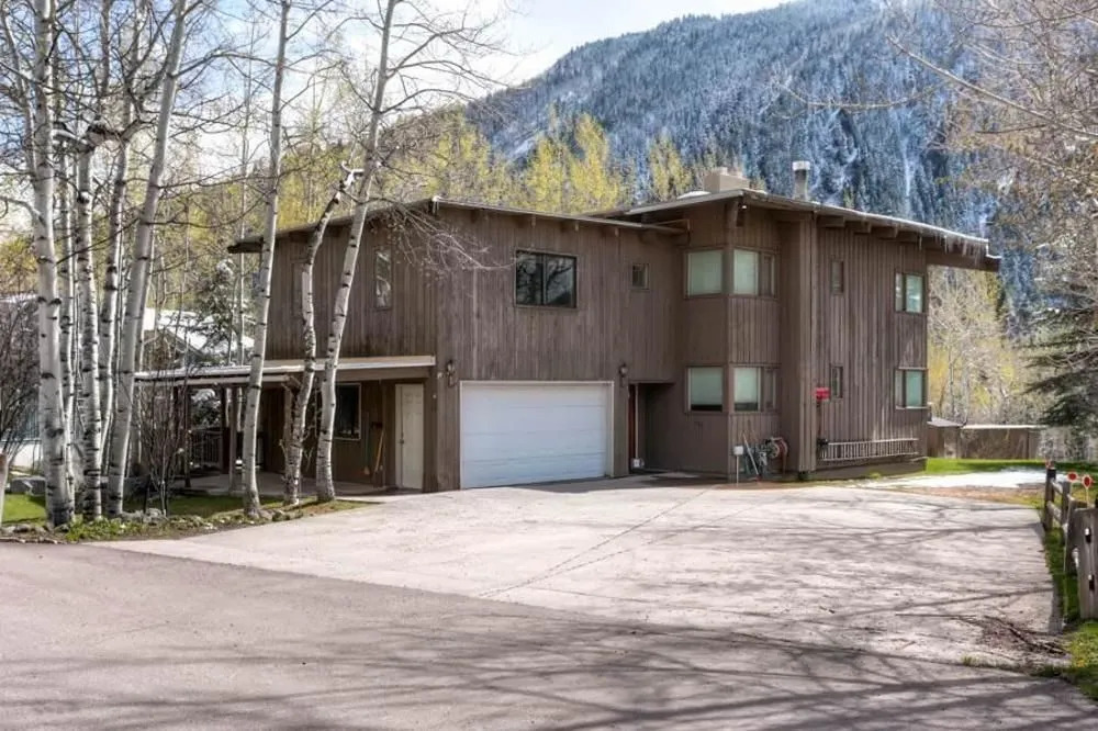 244 Eastwood Residence East End Aspen Home by McCartney