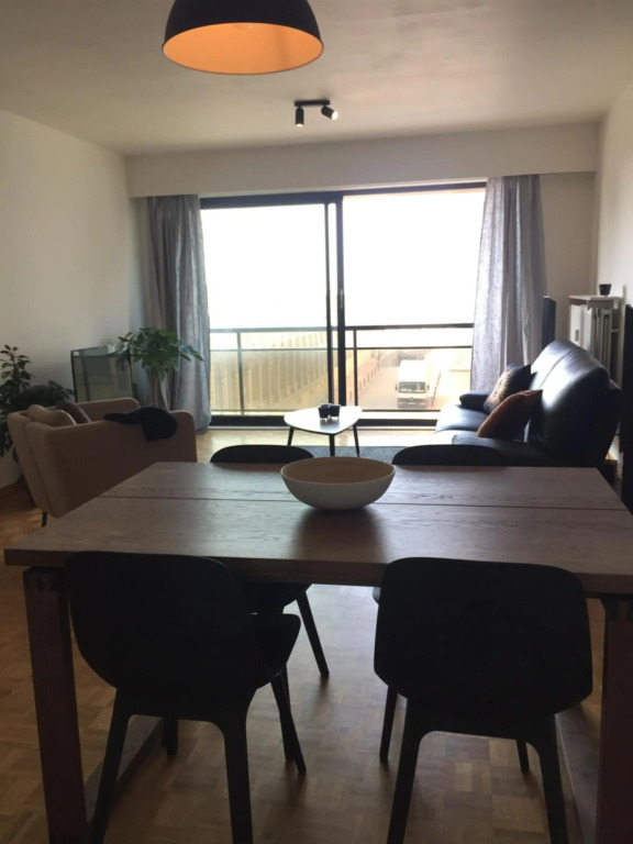 Rustig appartement met zeezicht dicht bij het centrum