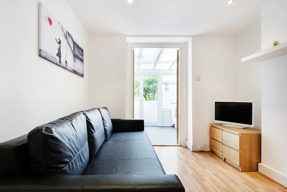 London New Apartment With Private Garden