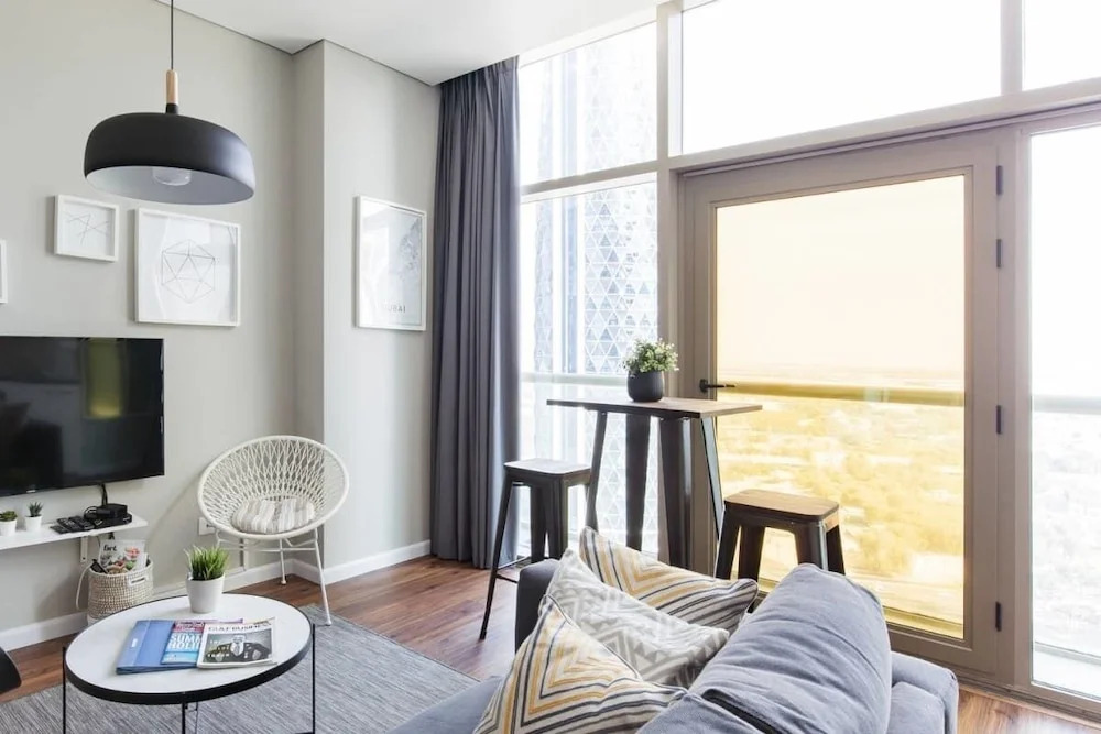 Comfy Trendy Apartment Steps Away From the Metro