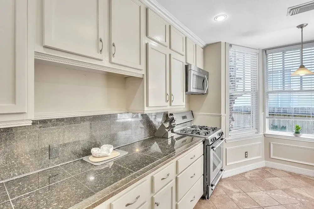 Heaven On Earth In The Historic District 3 Bedroom Home by Redawning
