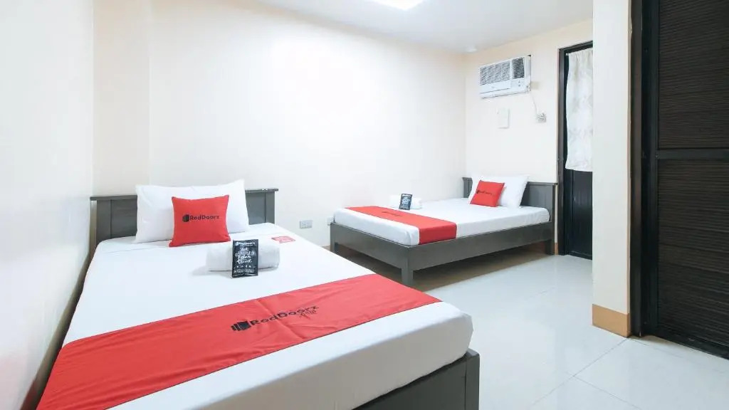 RedDoorz at Isabelita Hotel Tuguegarao City
