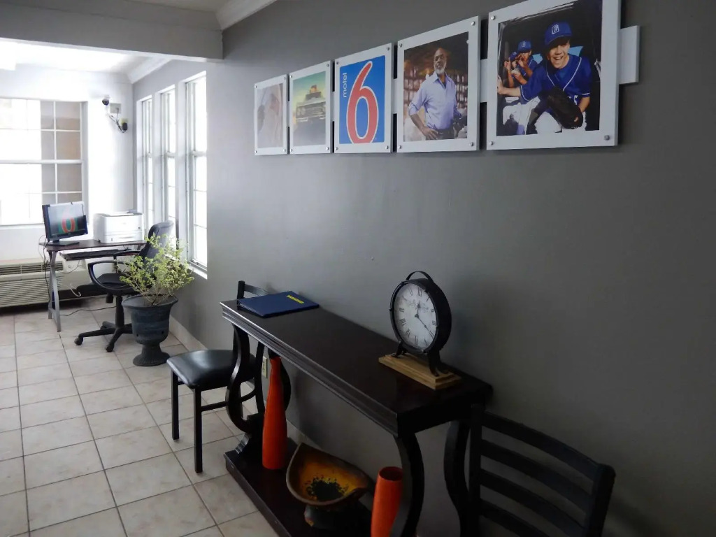 Motel 6 McGraw, NY - Cortland