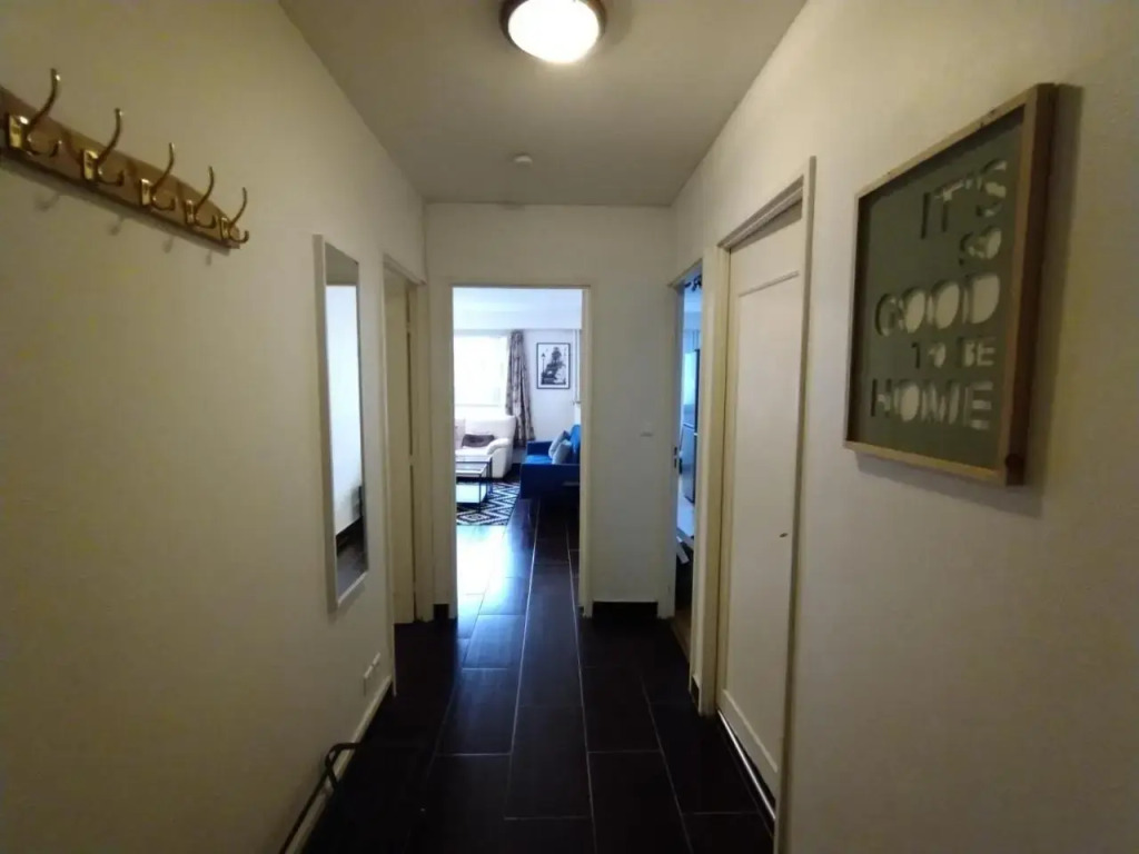 5 mn (450 m) walk Metro/La Defense/3BR/8Pers