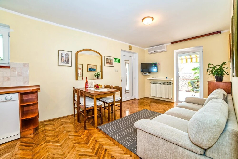 Apartments Paliaga