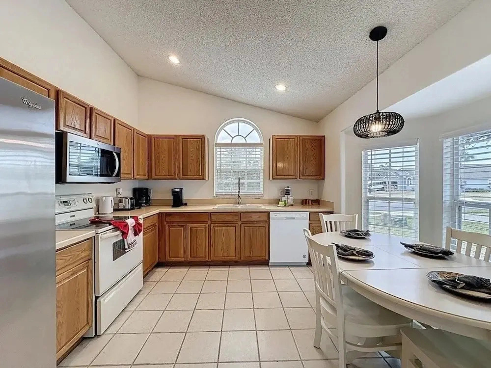 Incredible 4 Bed Pool/spa Home, Minutes To Disney 4 Bedroom Villa