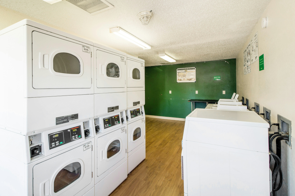 HomeTowne Studios by Red Roof Houston - West Oaks - Energy Corridor