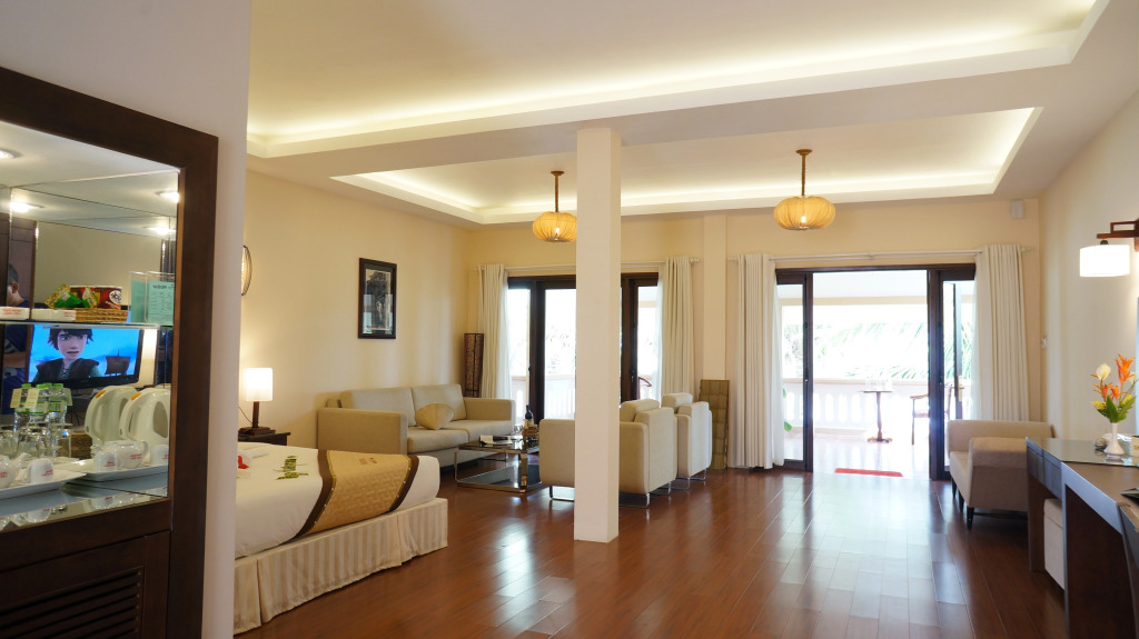 Vinh Hung Riverside Resort & Spa