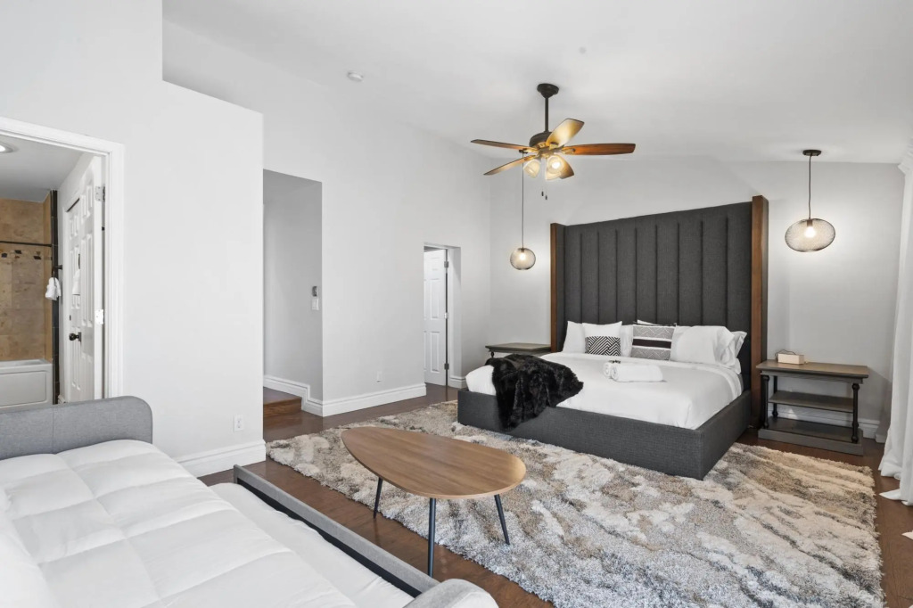 The Scott With Heated Pool by Homeslice Stays