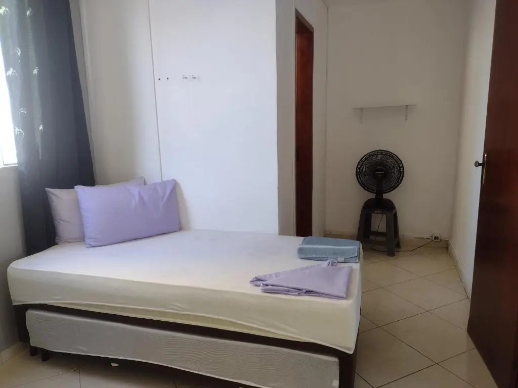 Casa 3 andares a 100 metros de Costa Azul.