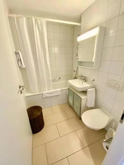 Spacious and bright 2 bedroom apartment with terrace