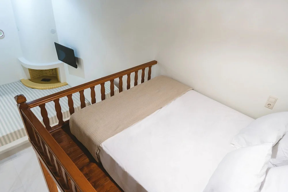 Aesthisis Sensational Accommodation