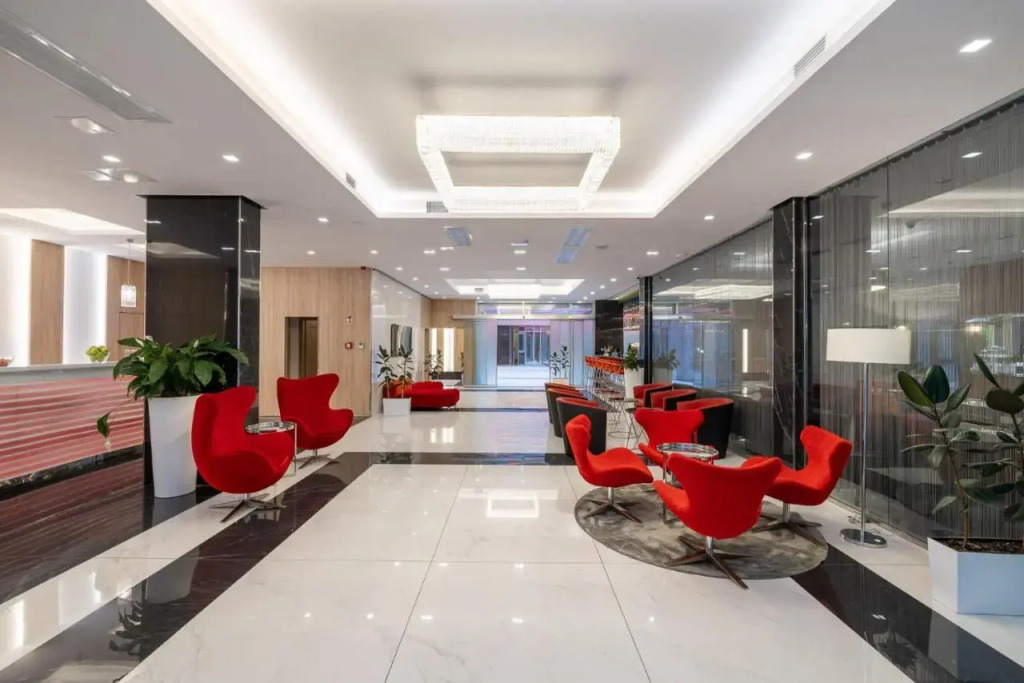 Silver Crown Hotel & Residence, Palace Quarter
