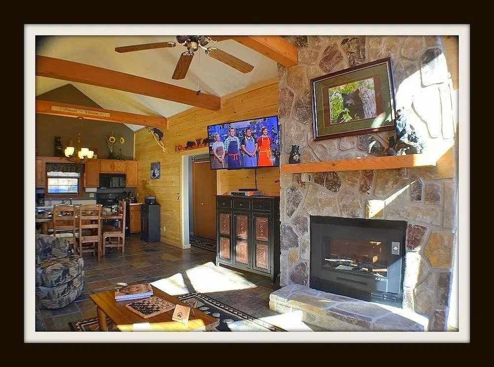 Rast Court Cabin 1016 - 4 Br cabin by RedAwning