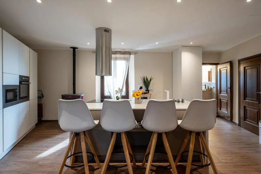 Modern apartment in Gravedona - Larihome A14