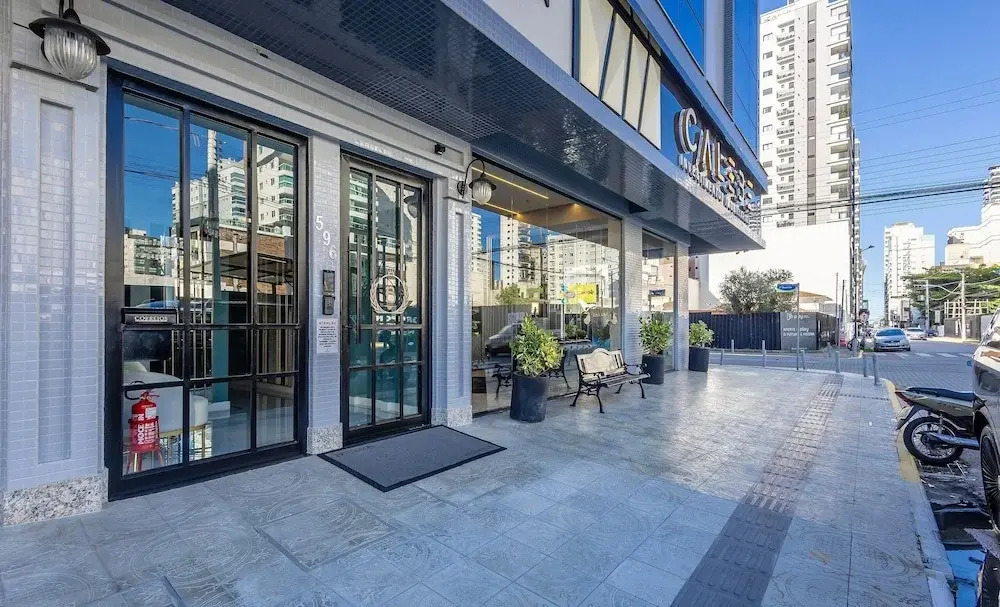 Apt w/ Gourmet Balcony 700m From the Beach Bon1101