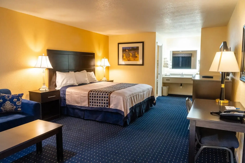 Rodeway Inn & Suites Colton-Riverside