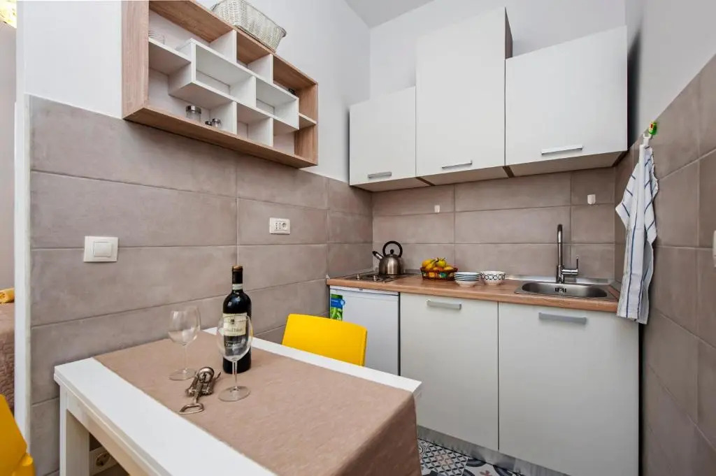 Apartments & Rooms Chiara