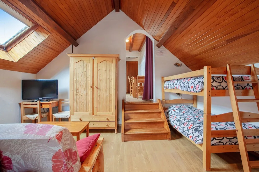 Studio in La Garde, With Wonderful Mountain View, Furnished Garden and Wifi - 8 km From the Slopes