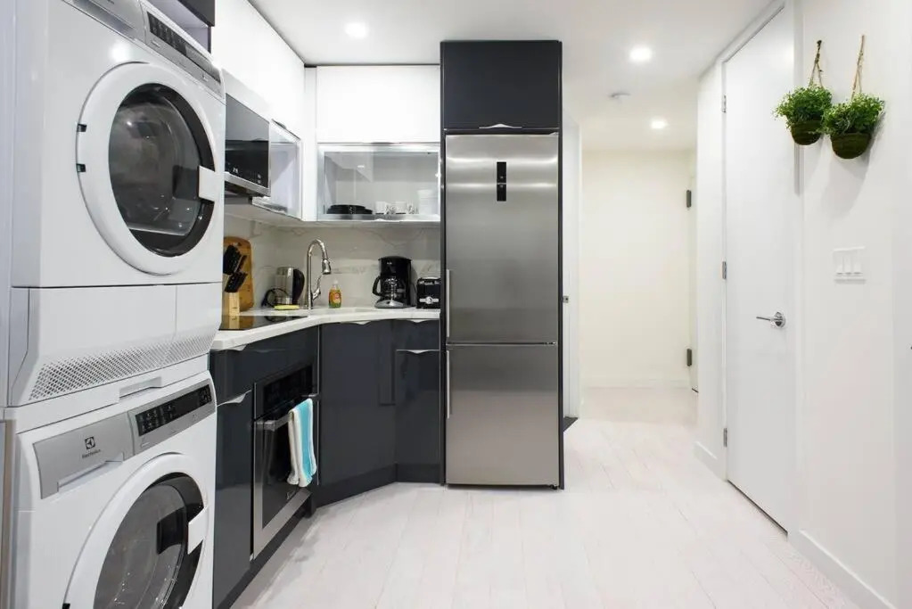 75-1b NEW Prime Upper East W D Elevator