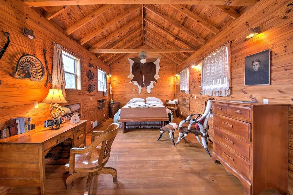 Ark Bunkhouse Fredericksburg Hideaway w/ Hot Tub