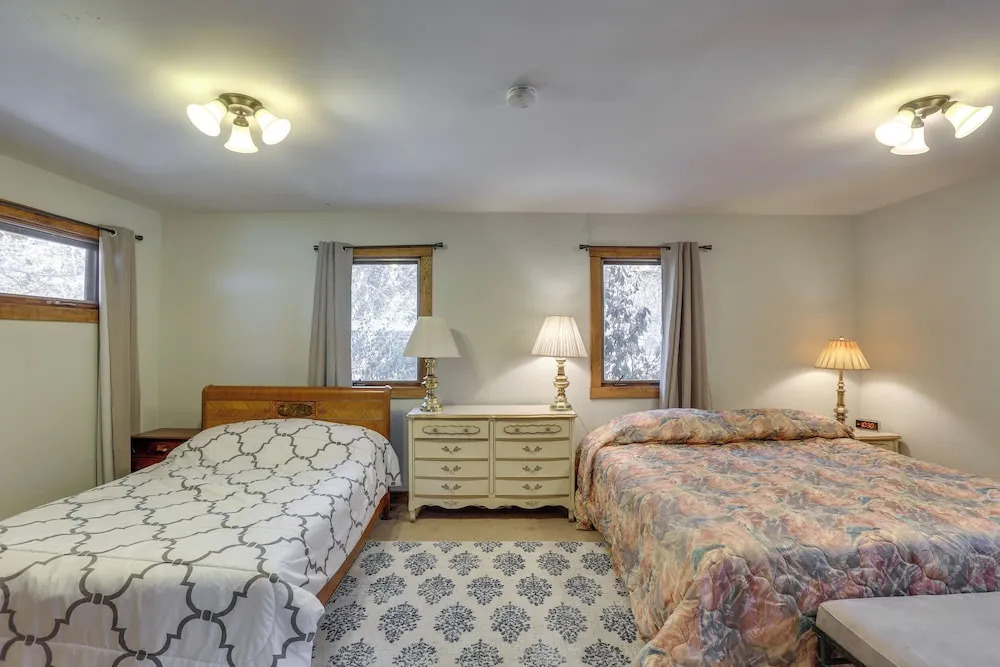 7 Mi to Downtown Denver: Lakewood Gem w/ Deck!