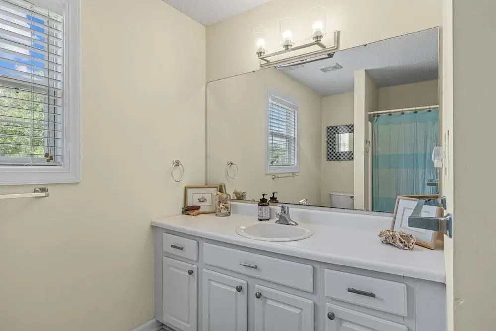 High Tider 3 Bedroom Home by RedAwning
