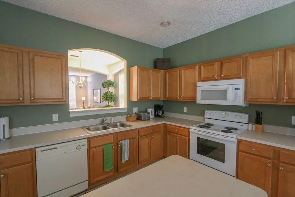Exclusive 7 Bedroom Pool In Resort Community Condo