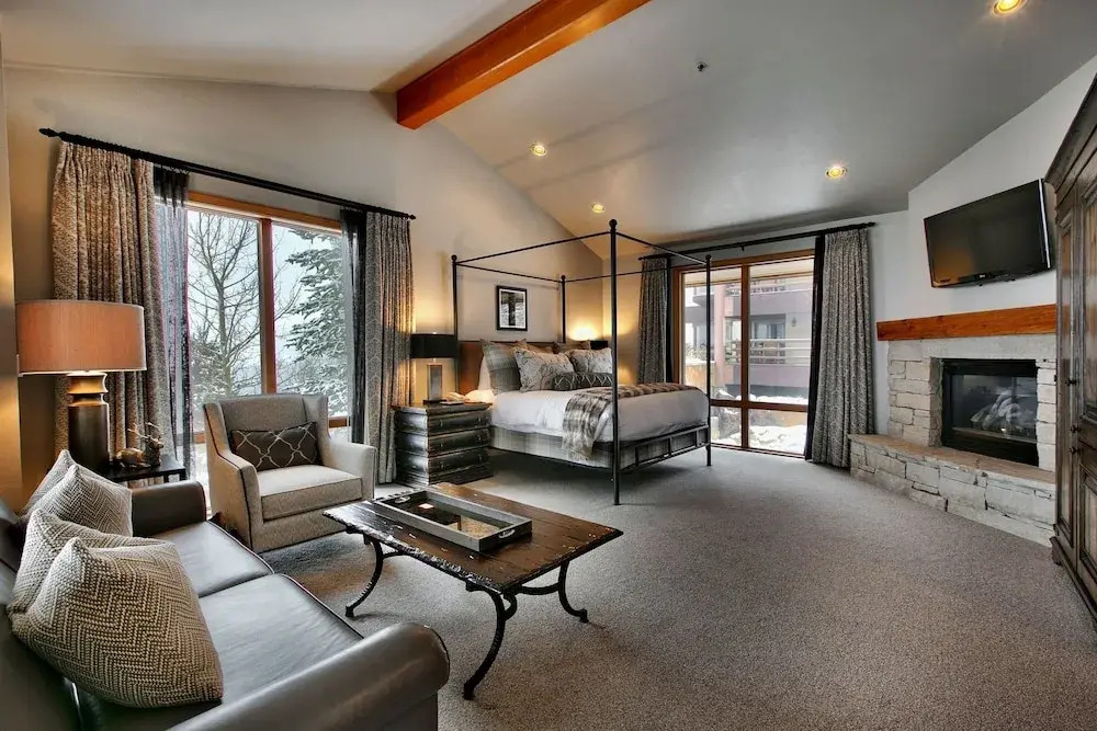 Premium Luxury Two Bedroom Suite with Mountain Views