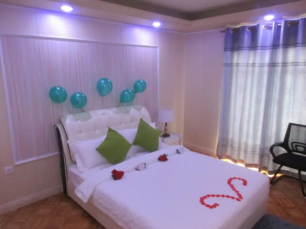 Riverside Hotel