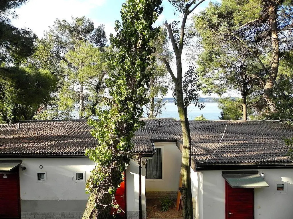 Maestral Residence
