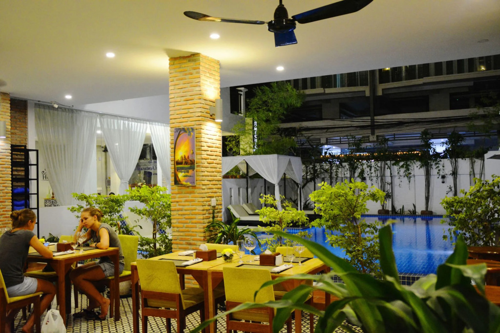 Home Chic Hotel