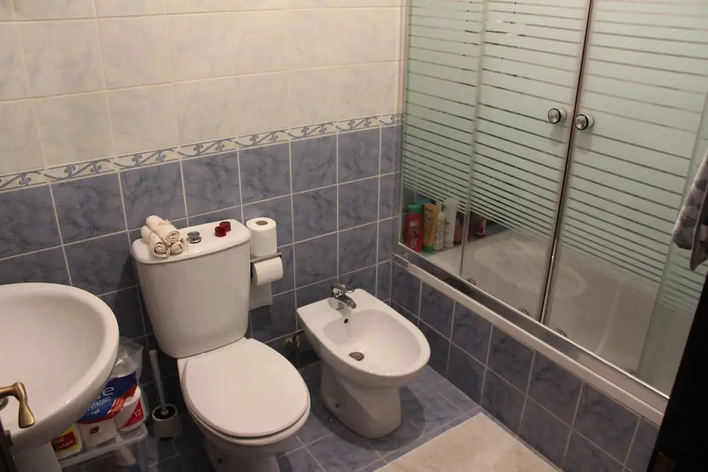 Beautiful 2 BR Apt Quiet & Private