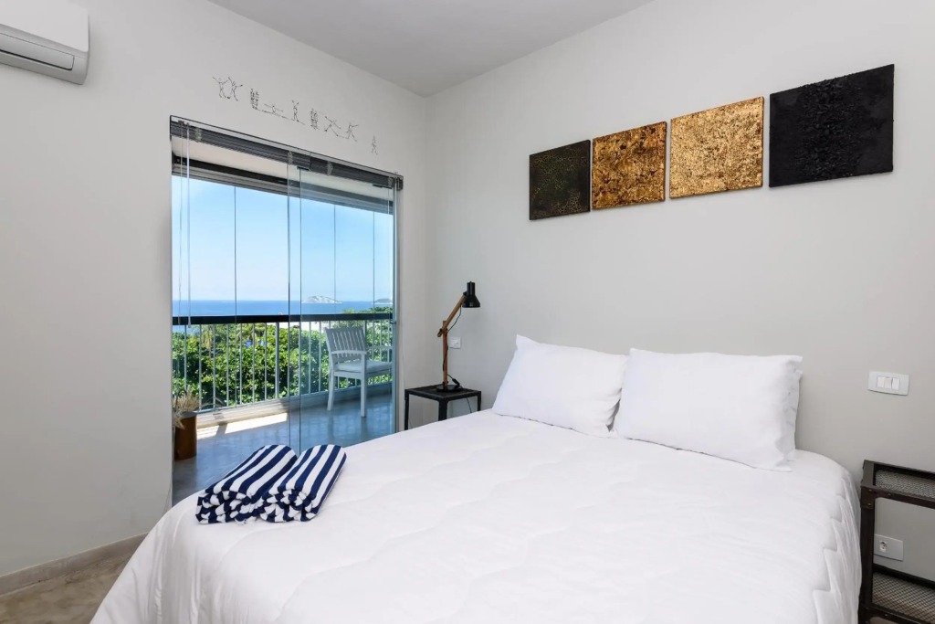 Ocean Blue Moderno com Vista Espetacular ao lado do Leblon na frente da Escola Stella Maris Garagem Internet Veloz 2 Smart TVs Piscina Sauna